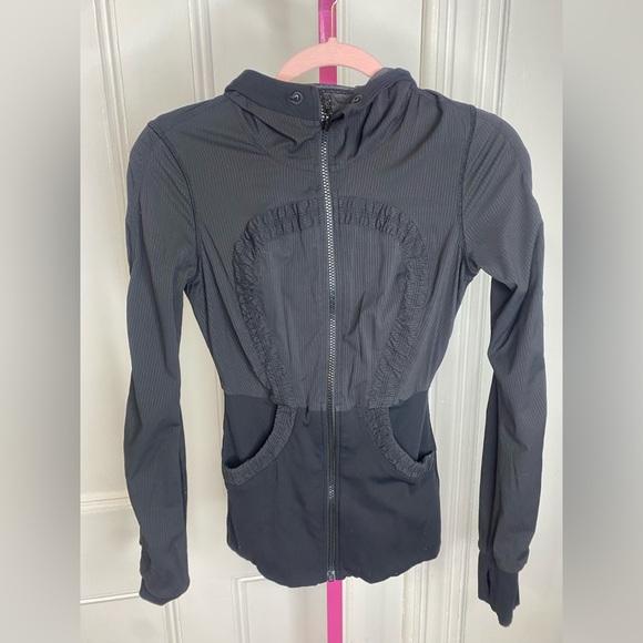 Lululemon Dance Studio Jacket III in black and gray reversible - Picture 5 of 9